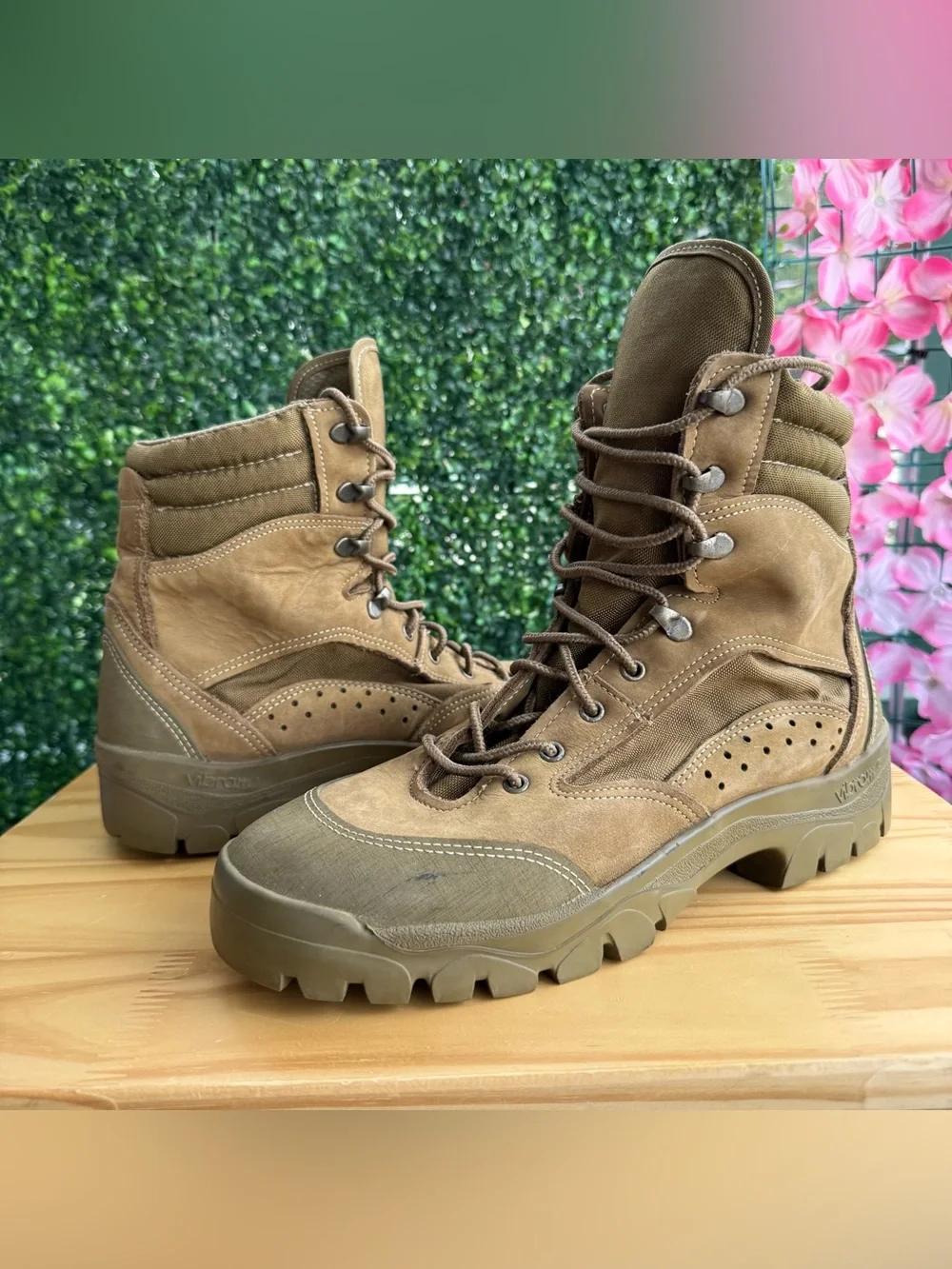 Bates US Army Combat Boots Men’s 9.5R Tan Suede Vibram Tactical Military USA